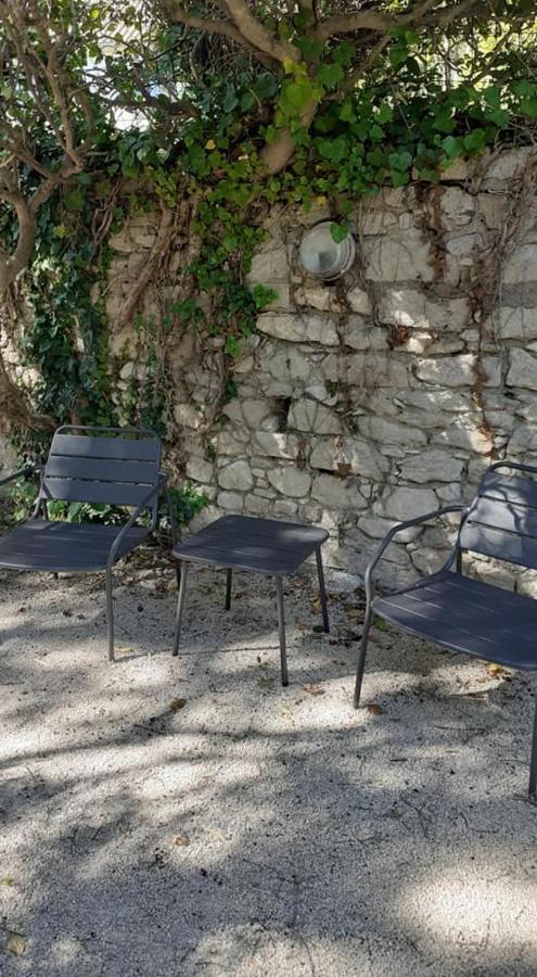 Glanum Et Hotel Saint-Rémy-de-Provence